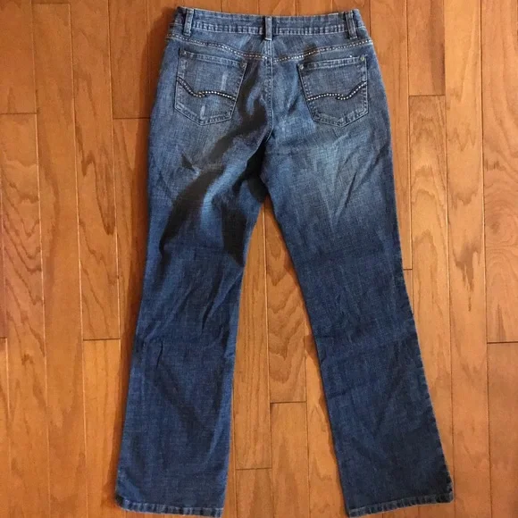 Stylish Silver Flat Stud Accented Jeans! - Picture 13 of 16